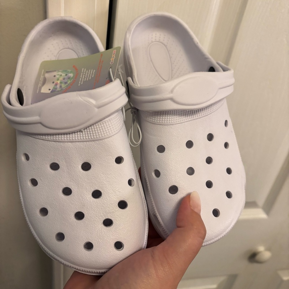 Kid’s White Clogs 13/1 - Picture 2 of 9